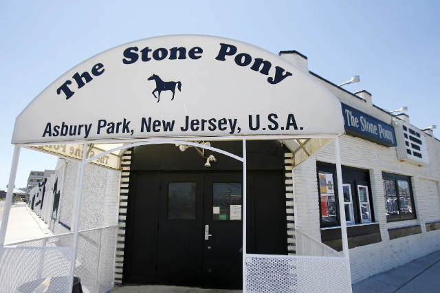Le poney de pierre - Asbury Park | Secret World Trip Planner