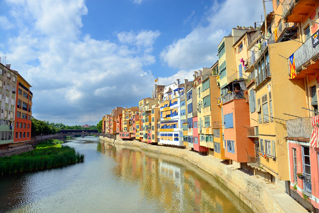 Les maisons de la rivière Onyar - L'âme colorée de Gérone - Girona | Secret World Trip Planner
