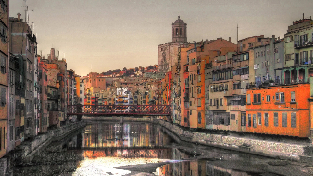 Les maisons de la rivière Onyar - L'âme colorée de Gérone - Girona | Secret World Trip Planner