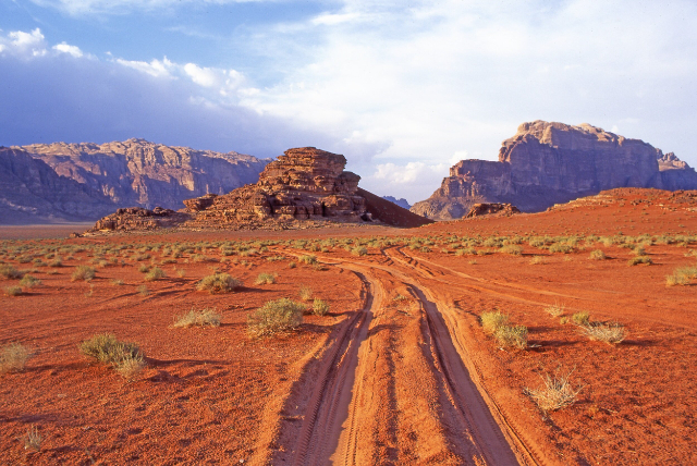 La búsqueda del desierto de John Wick: El impresionante Wadi Rum en Jordania" - Wadi Rum Reserve | Secret World Trip Planner