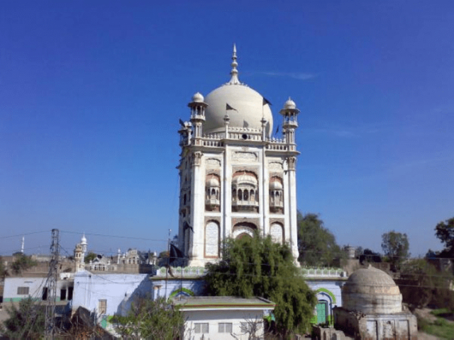 Il santuario di Ismail Shah Bukhari - Chiniot | Secret World Trip Planner