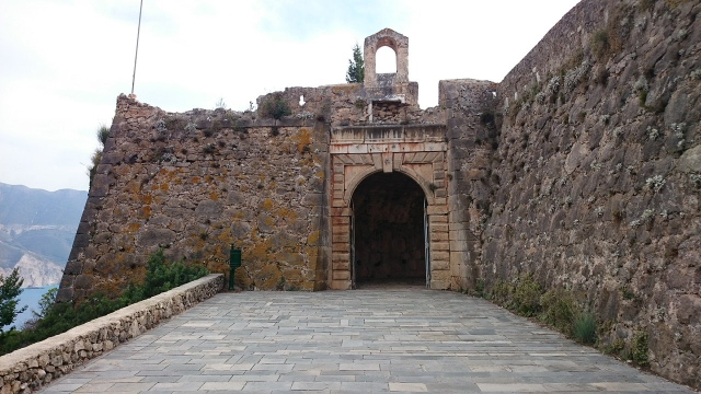 El castillo de Assos - Erisos | Secret World Trip Planner