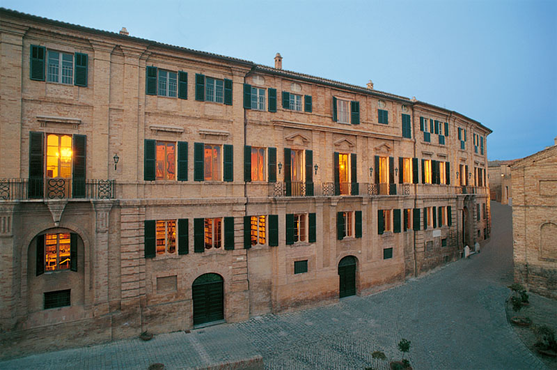 Huis van luipaarden - Recanati | Secret World Trip Planner