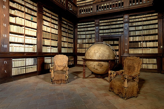 Huis van luipaarden - Recanati | Secret World Trip Planner