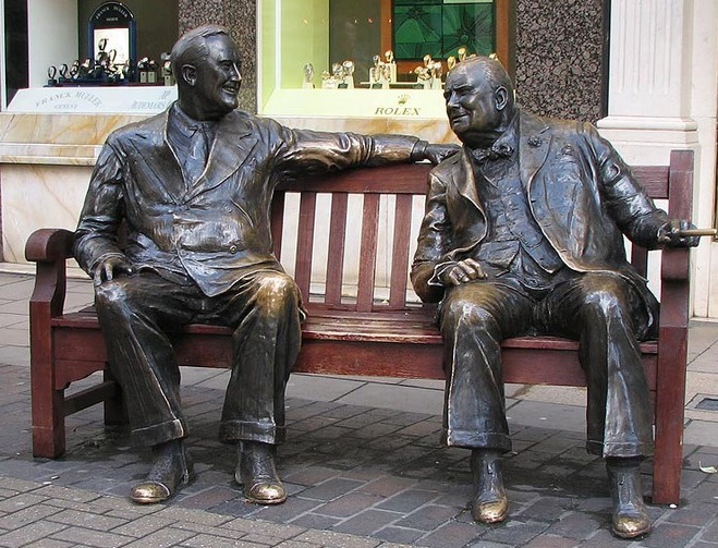 Statue des Alliés : Franklin D. Roosevelt et Winston Churchill — Londra