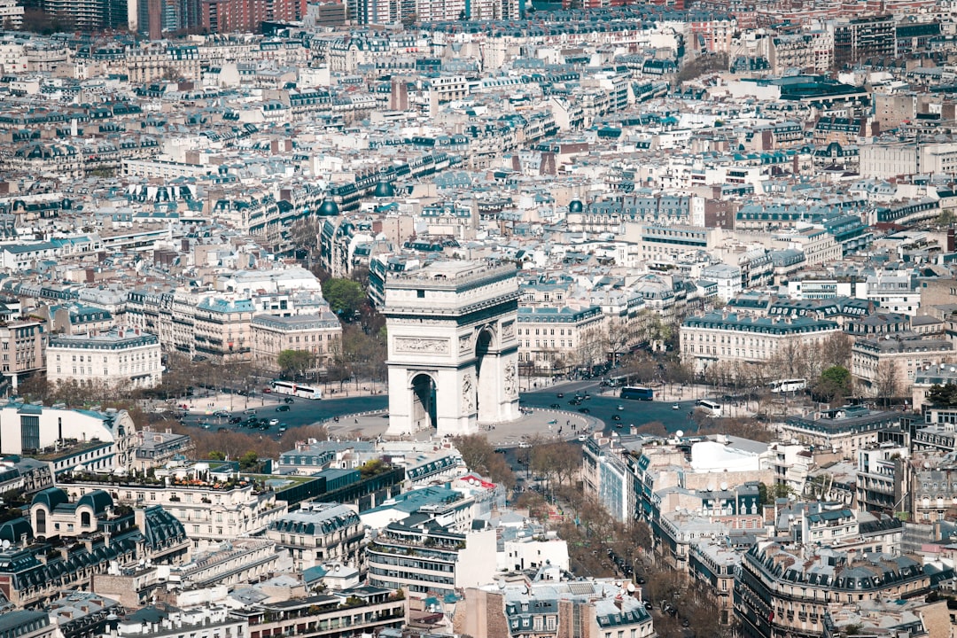 Триумфальная арка один из самых важных символов Парижа - Paris | Secret World Trip Planner