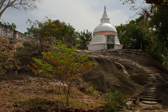 Monasterio de Kudumbigala - Okanda | Secret World Trip Planner