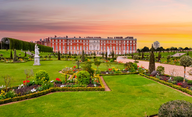Hampton Court - Molesey | Secret World Trip Planner