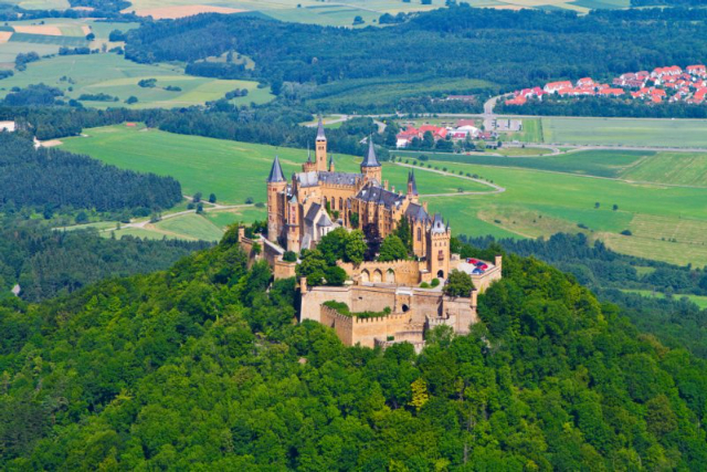 Замок Гогенцоллерн - Burg Hohenzollern | Secret World Trip Planner