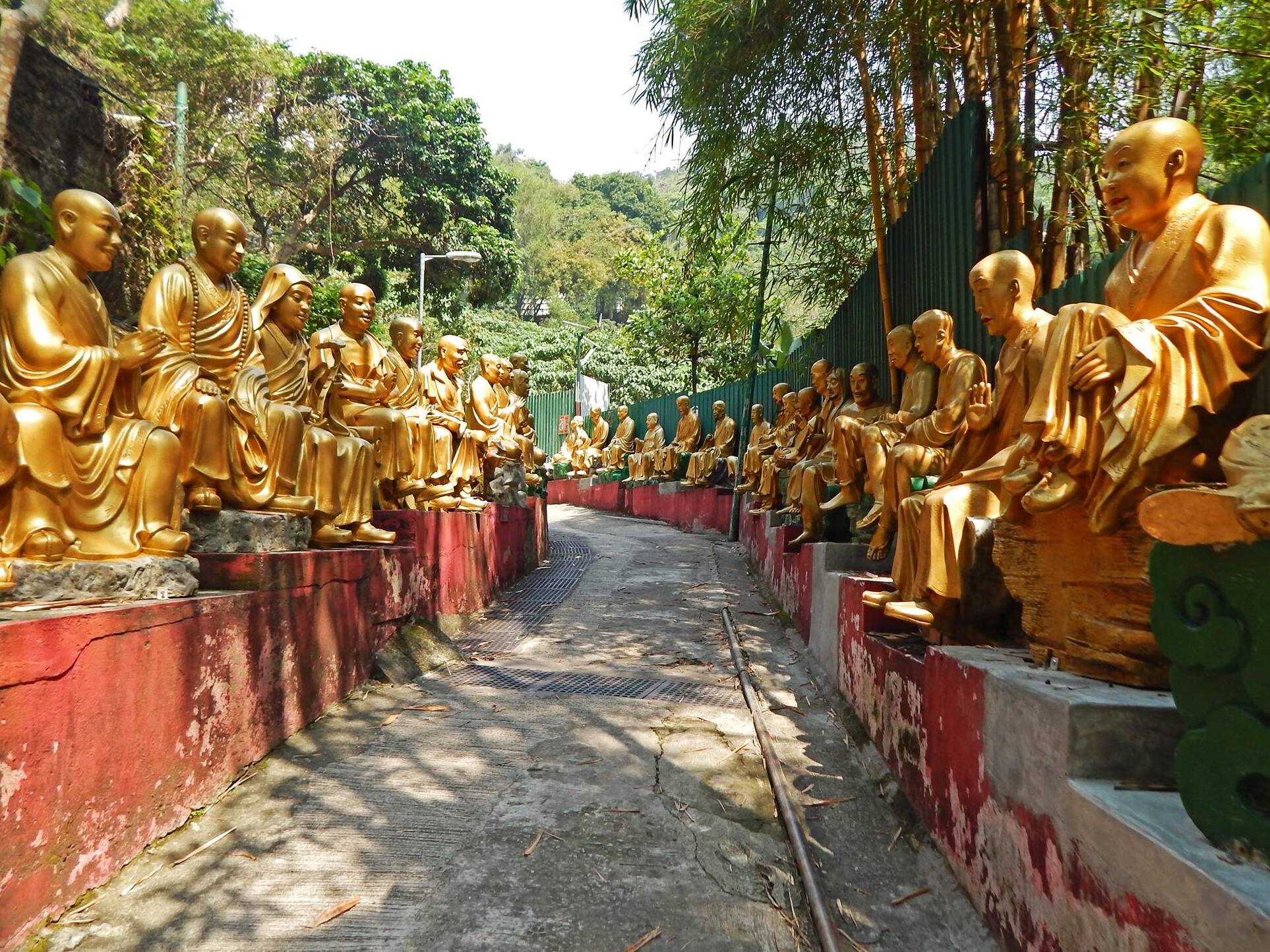 The Ten Thousand Buddhas Monastery (Man Fat Tsz) - Lots 358-359 | Secret World Trip Planner