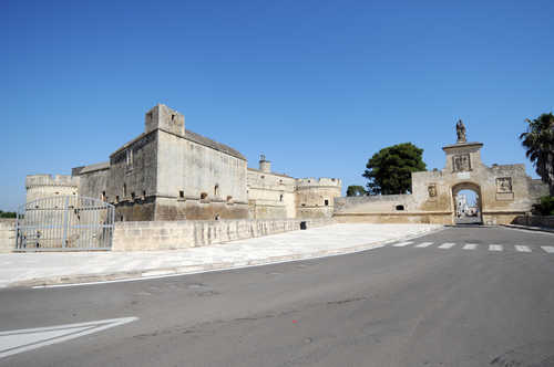 Acaya - otoczone murem miasto - Acaya | Secret World Trip Planner