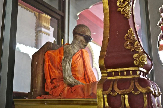 루앙포당의 라 머미아 - Amphoe Ko Samui | Secret World Trip Planner