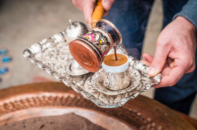 Griekse koffie drinken: Een kop traditie en protest - Athens | Secret World Trip Planner