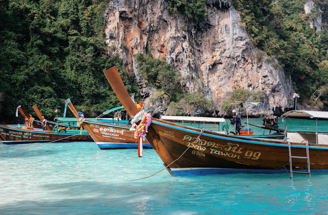 Discover Phuket Islands: Nature and Nightlife Awaits — Distretto di Mueang Phuket