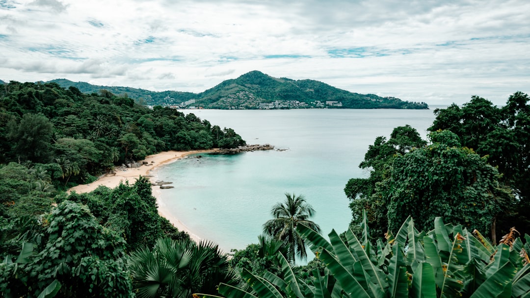 푸켓의 섬 탐험: 자연과 밤문화의 매력 - Distretto di Mueang Phuket | Secret World Trip Planner