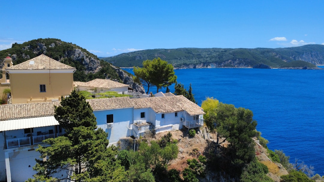 Descubre Corfú: Un Paraíso Verde entre Mar e Historia - Corfù | Secret World Trip Planner