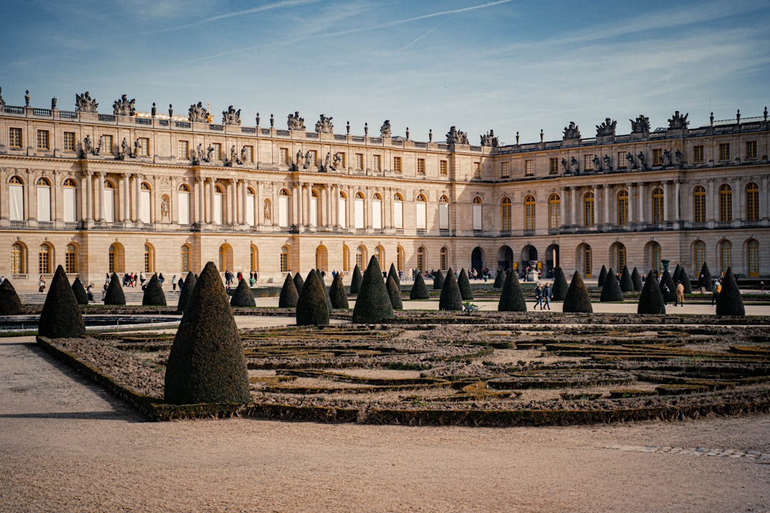 Die prächtige Schloss Versailles: eine Reise ins Luxus - Place d'Armes | Secret World Trip Planner