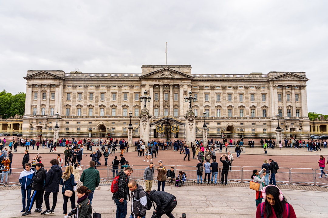 Descubra o Palácio de Buckingham: Arte e Arquitetura - Londra SW1A 1AA | Secret World Trip Planner