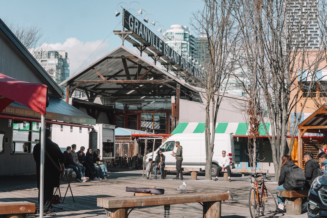 グランビルアイランド公共市場の味を発見しよう - Vancouver | Secret World Trip Planner
