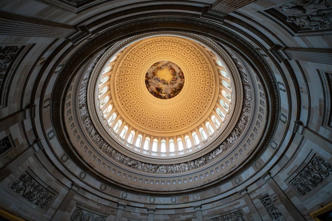 ワシントンの信仰の宝石:国立聖堂 - Washington | Secret World Trip Planner