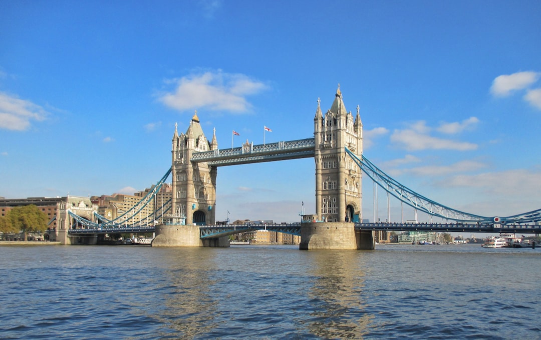 Secret World vs Wanderlog : Planificateur de voyage IA à Londres 2026 - Londra | Secret World Trip Planner