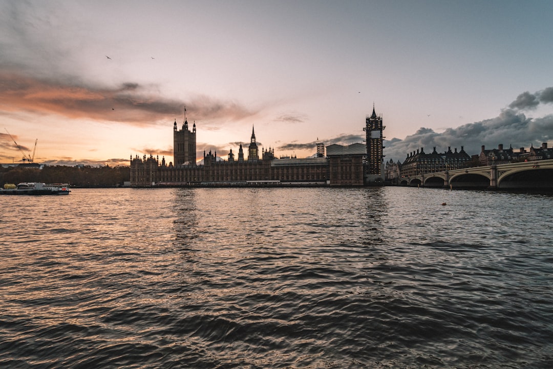 秘密世界与Wanderlog:2026年伦敦旅行规划AI对比 - Londra | Secret World Trip Planner