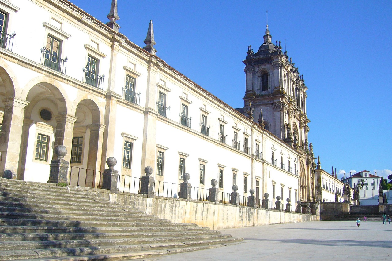 Secret World vs TripIt: il miglior trip planner per Alcobaça - Alcobaça | Secret World Trip Planner
