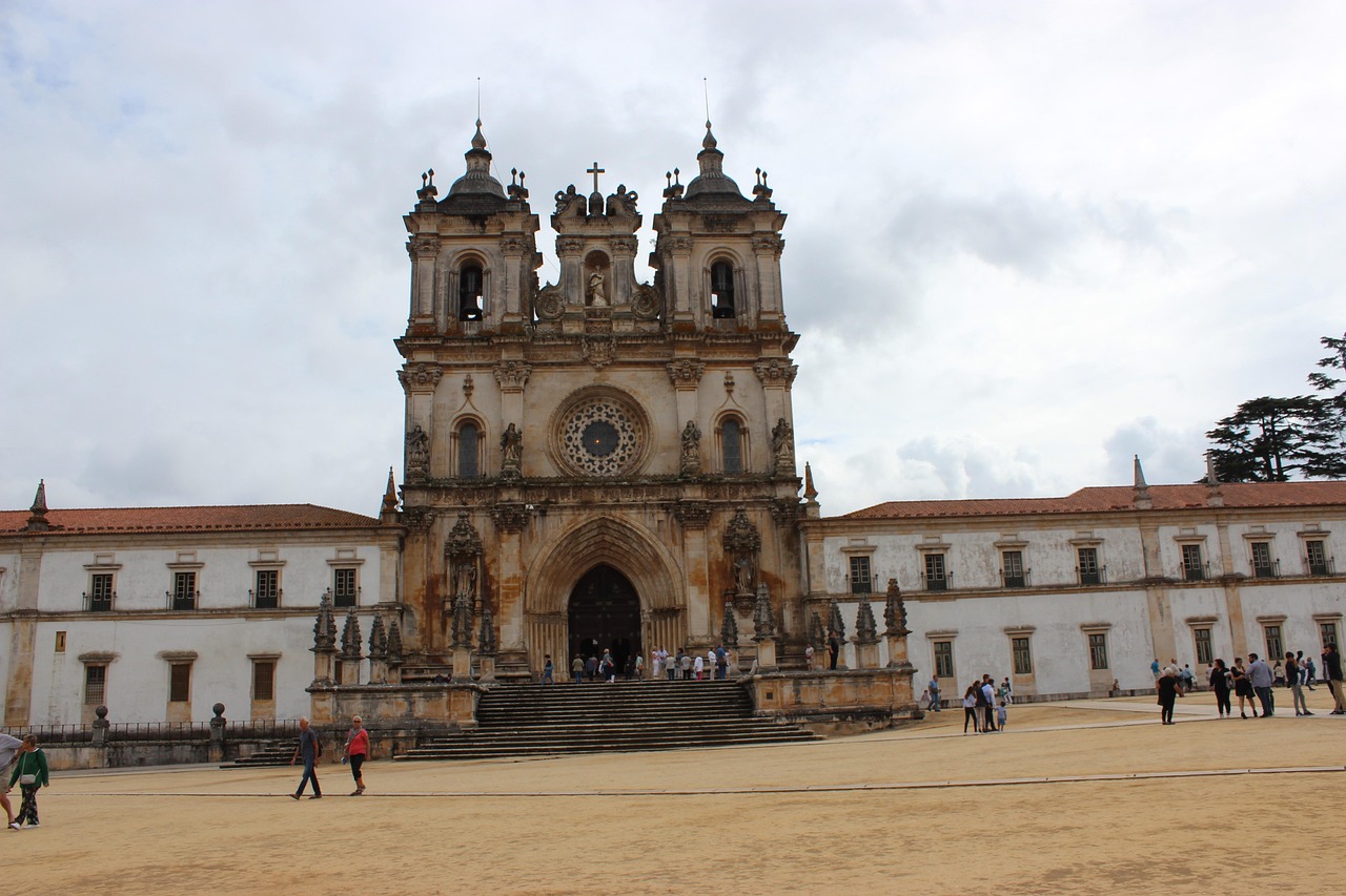 Secret World vs TripIt: il miglior trip planner per Alcobaça - Alcobaça | Secret World Trip Planner
