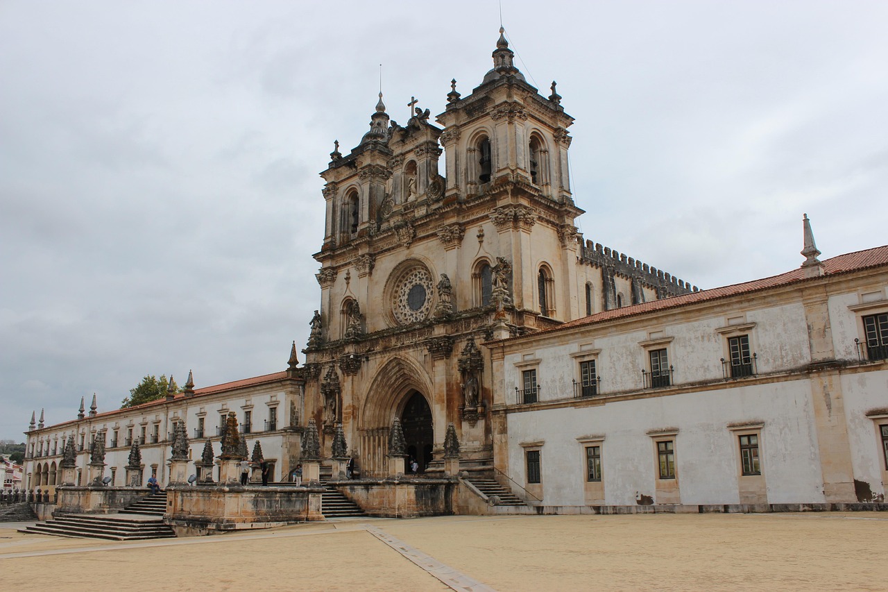 Secret World vs TripIt: Best Trip Planner for Alcobaça - Alcobaça | Secret World Trip Planner
