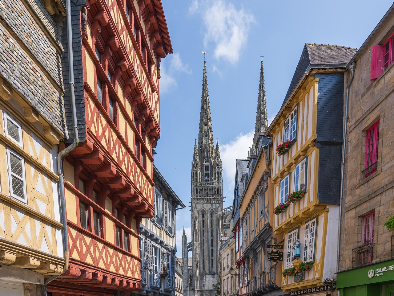 Secret World vs TripIt a Quimper: Il Miglior Trip Planner 2026 - Quimper | Secret World Trip Planner