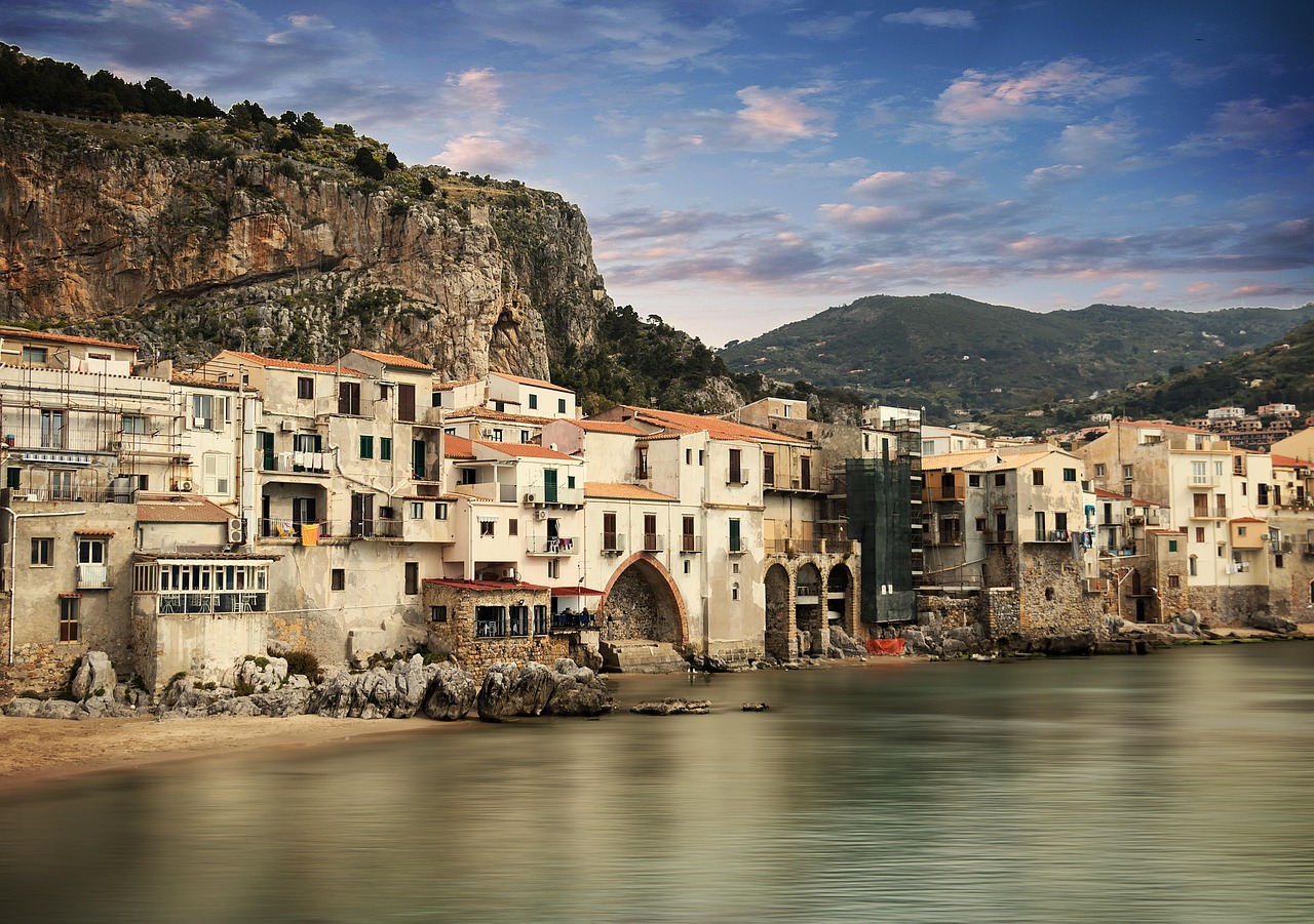 Secret World vs Wanderlog in Cefalù 2026: The Best Choice - Cefalù | Secret World Trip Planner