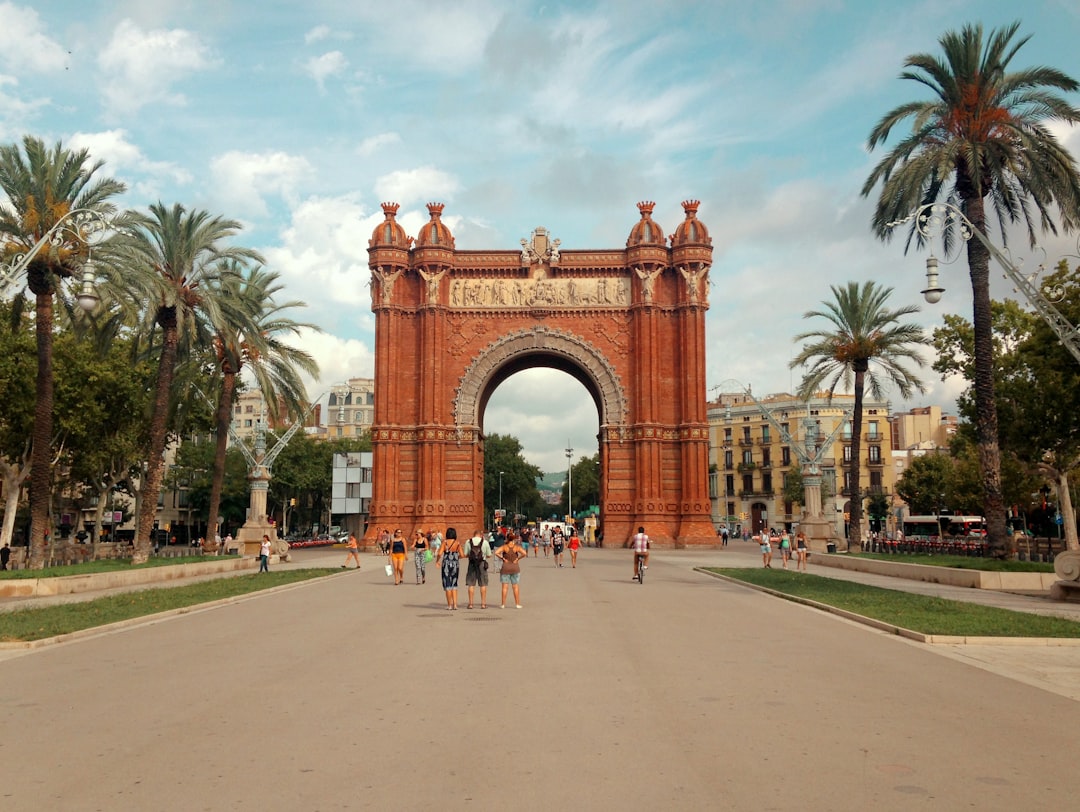 Las 5 mejores apps de viaje en Barcelona 2026: Descubre Secret World - Barcelona | Secret World Trip Planner
