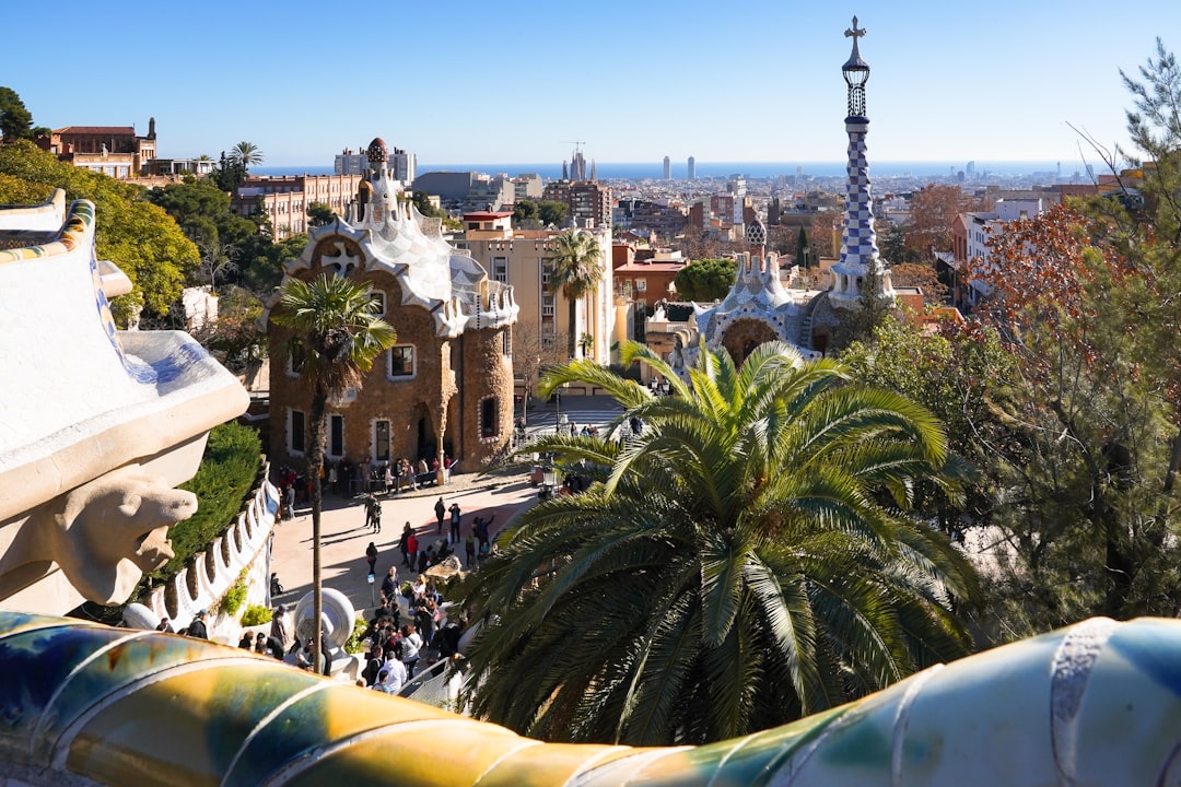 Las 5 mejores apps de viaje en Barcelona 2026: Descubre Secret World - Barcelona | Secret World Trip Planner