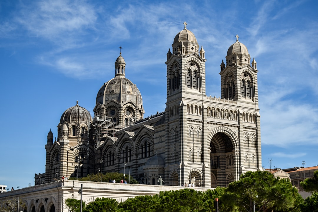 Top 5 applications de voyage Marseille 2026 : Découvrez Secret World - Marseille | Secret World Trip Planner