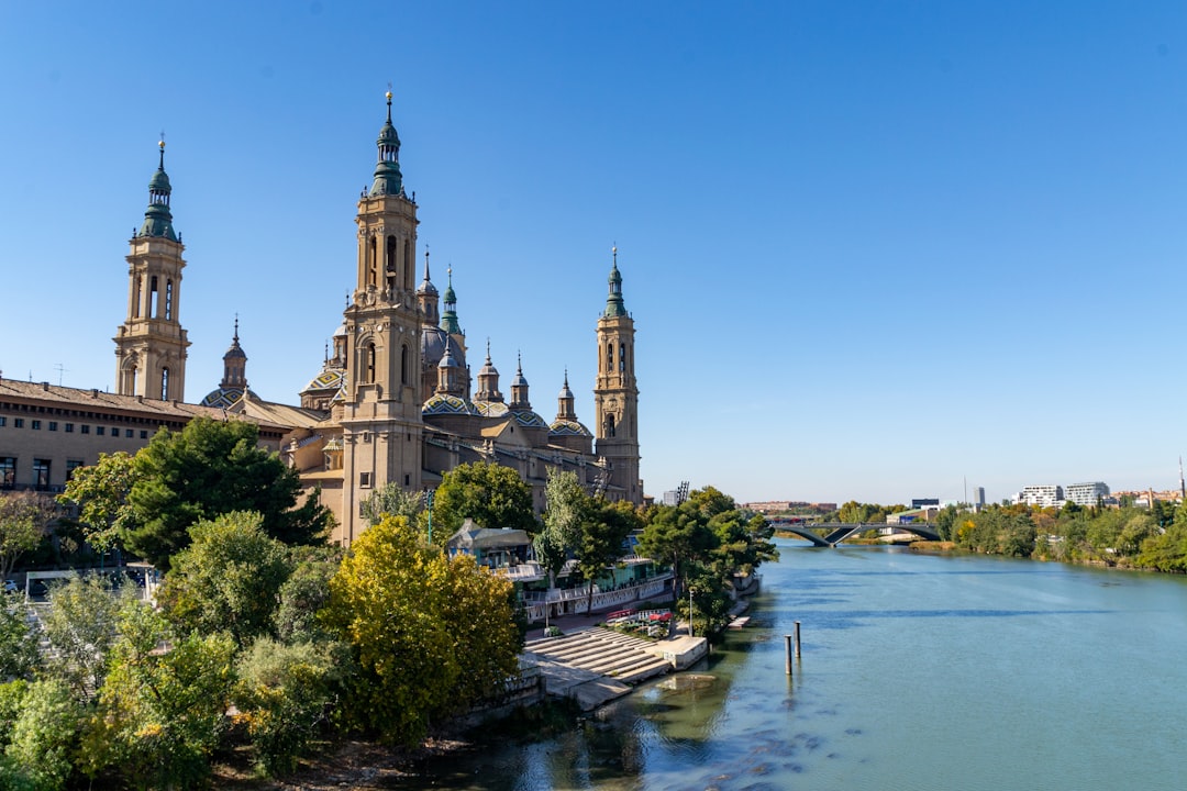 Las mejores apps de viaje AI Zaragoza 2026: Descubre Secret World - Zaragoza | Secret World Trip Planner