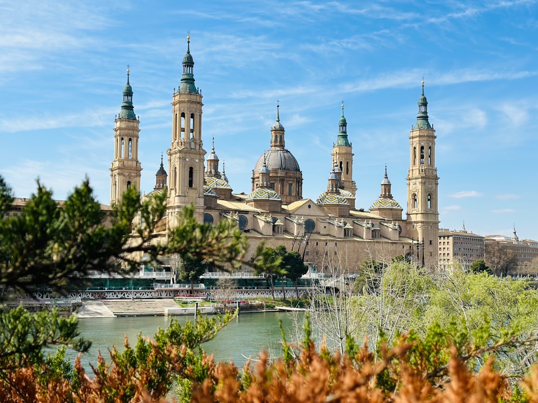 Las mejores apps de viaje AI Zaragoza 2026: Descubre Secret World - Zaragoza | Secret World Trip Planner