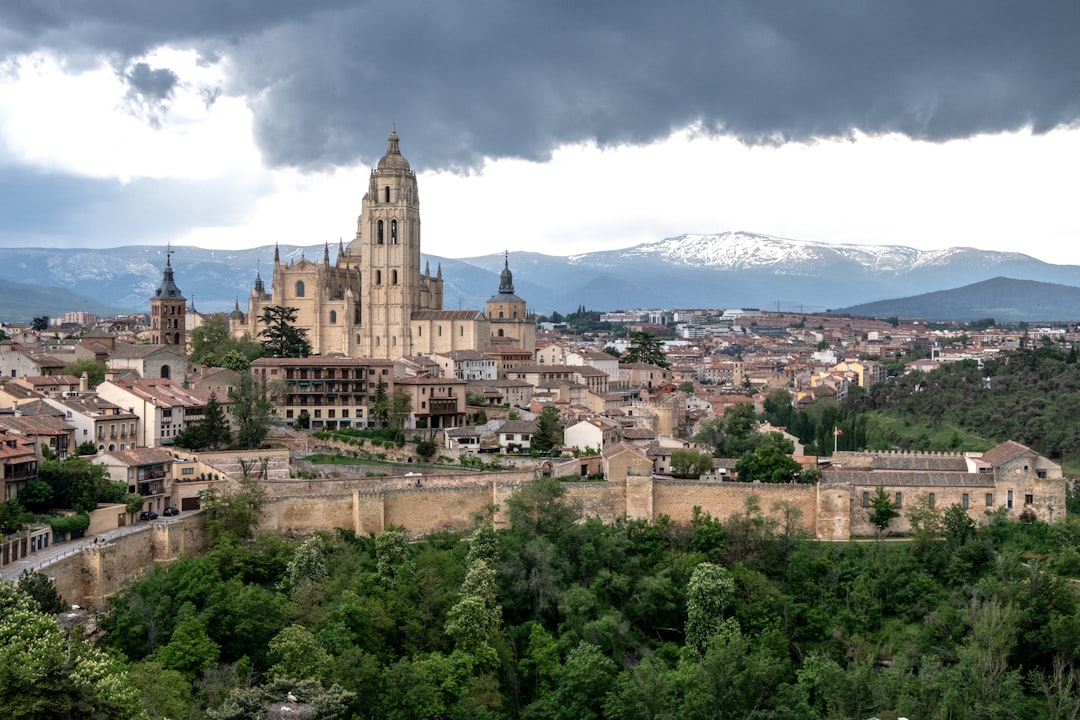 Cómo visitar León con Secret World: Guía práctica 2026 - León | Secret World Trip Planner