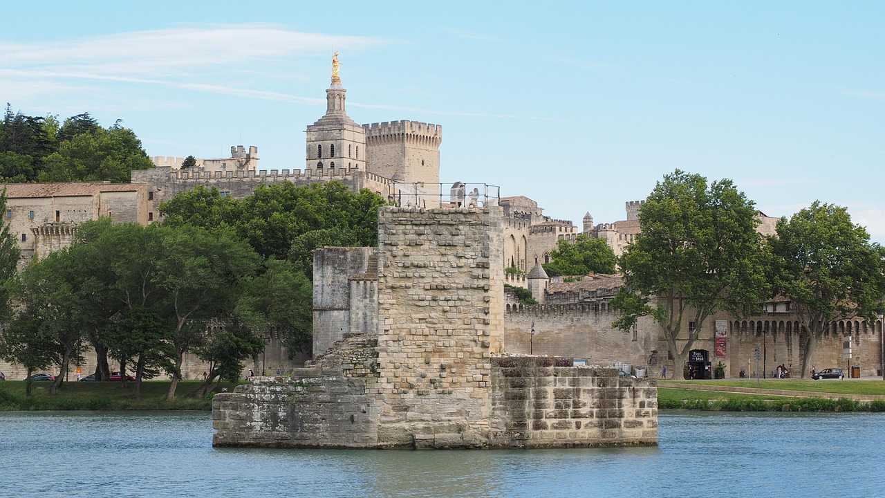 Secret World avis 2026 à Avignon : votre meilleur allié de voyage - Avignon | Secret World Trip Planner