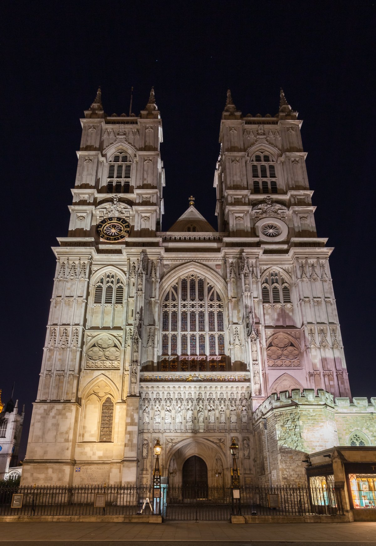 Westminster Abbey: History and Iconic Monuments - Dean's Yard | Secret World Trip Planner