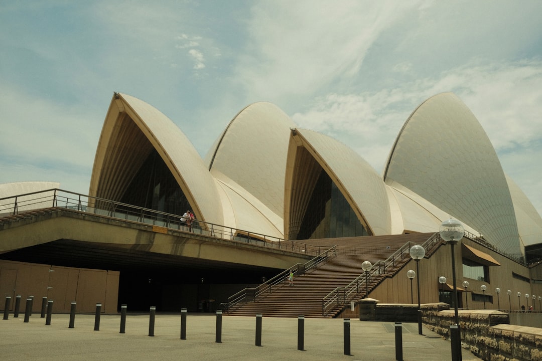 Teatro dell'Opera di Sydney: Un Capolavoro Architettonico - Bennelong Point | Secret World Trip Planner