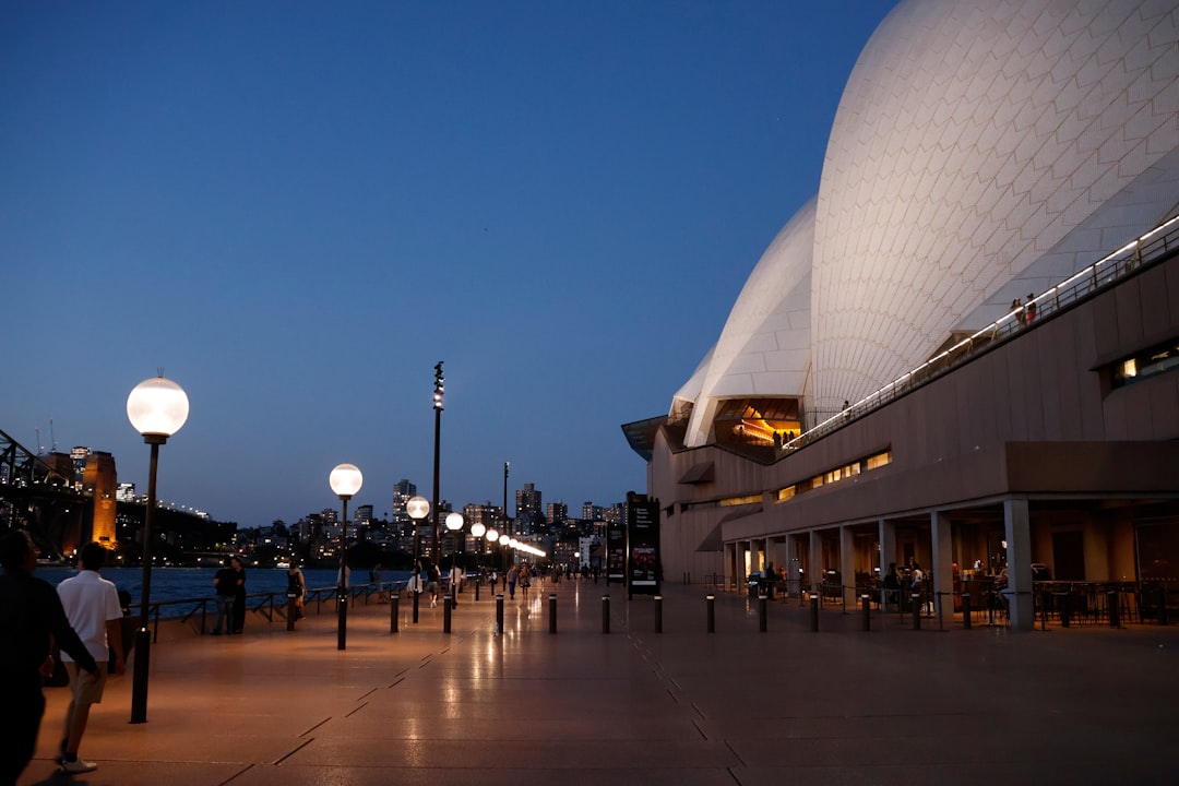 Teatro de la Ópera de Sídney: Un Icono Arquitectónico - Bennelong Point | Secret World Trip Planner