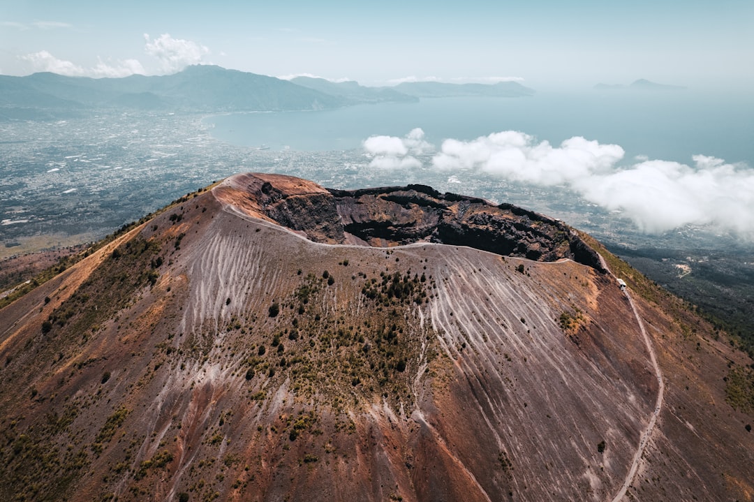 Исследуя Везувий: Хранитель Истории и Природы - Vesuvio | Secret World Trip Planner