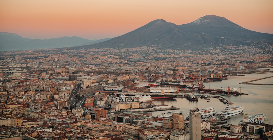 ヴェスヴィオ山探訪：歴史と自然の守護者 - Vesuvio | Secret World Trip Planner