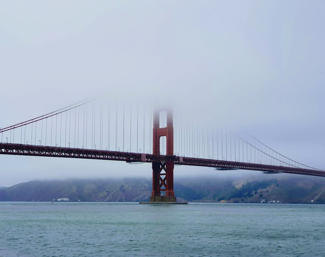 El Encanto del Puente Golden Gate: Un Ícono - San Francisco | Secret World Trip Planner