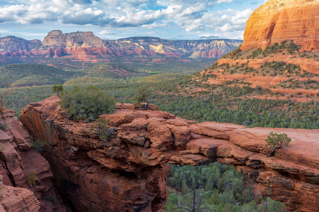Découvrez le Pont du Diable à Sedona : Aventure Nature - Devil's Bridge Trail | Secret World Trip Planner