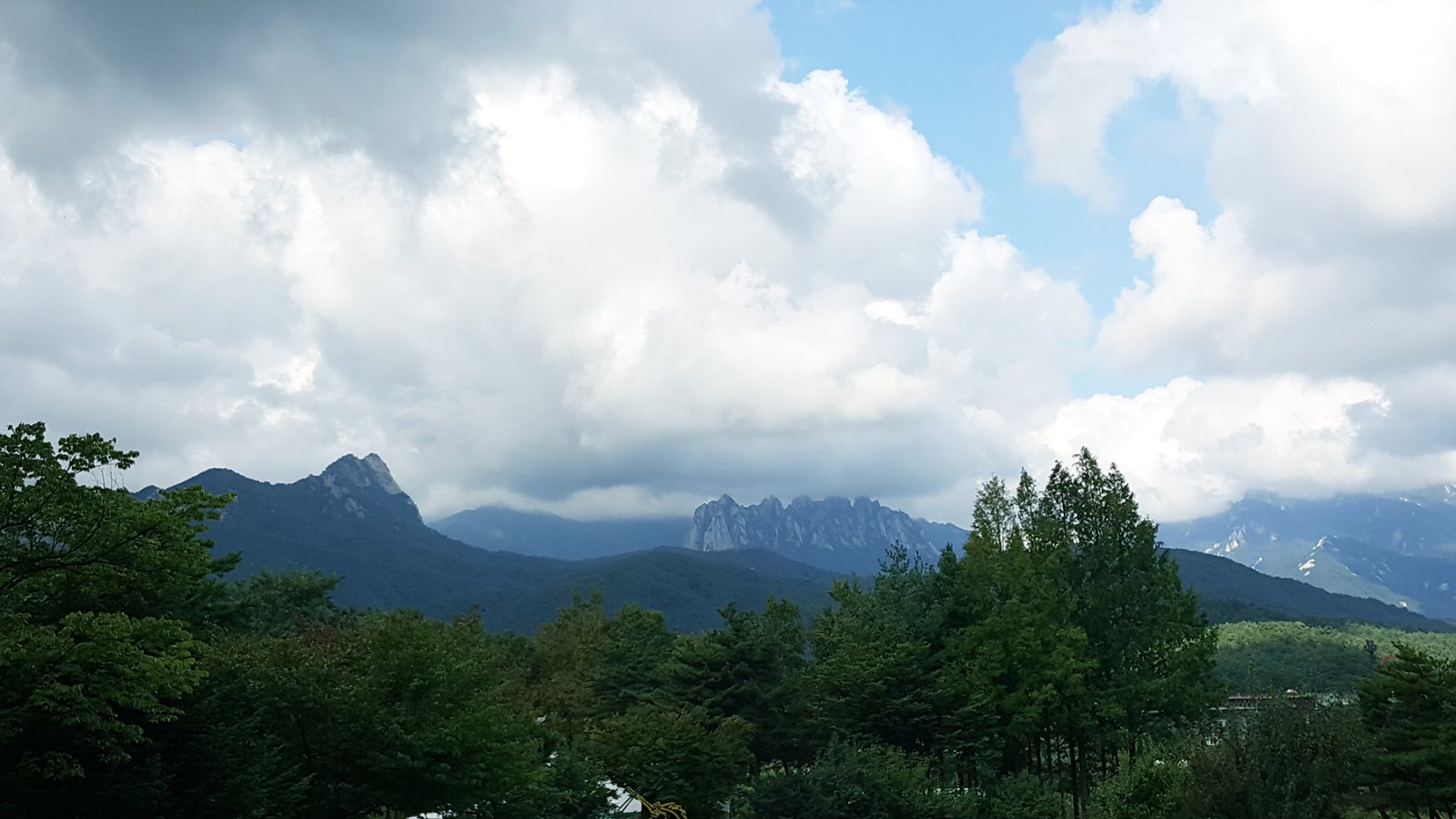 Descubre Ulsanbawi: La Roca Icónica de Corea del Sur | Secret World Trip Planner