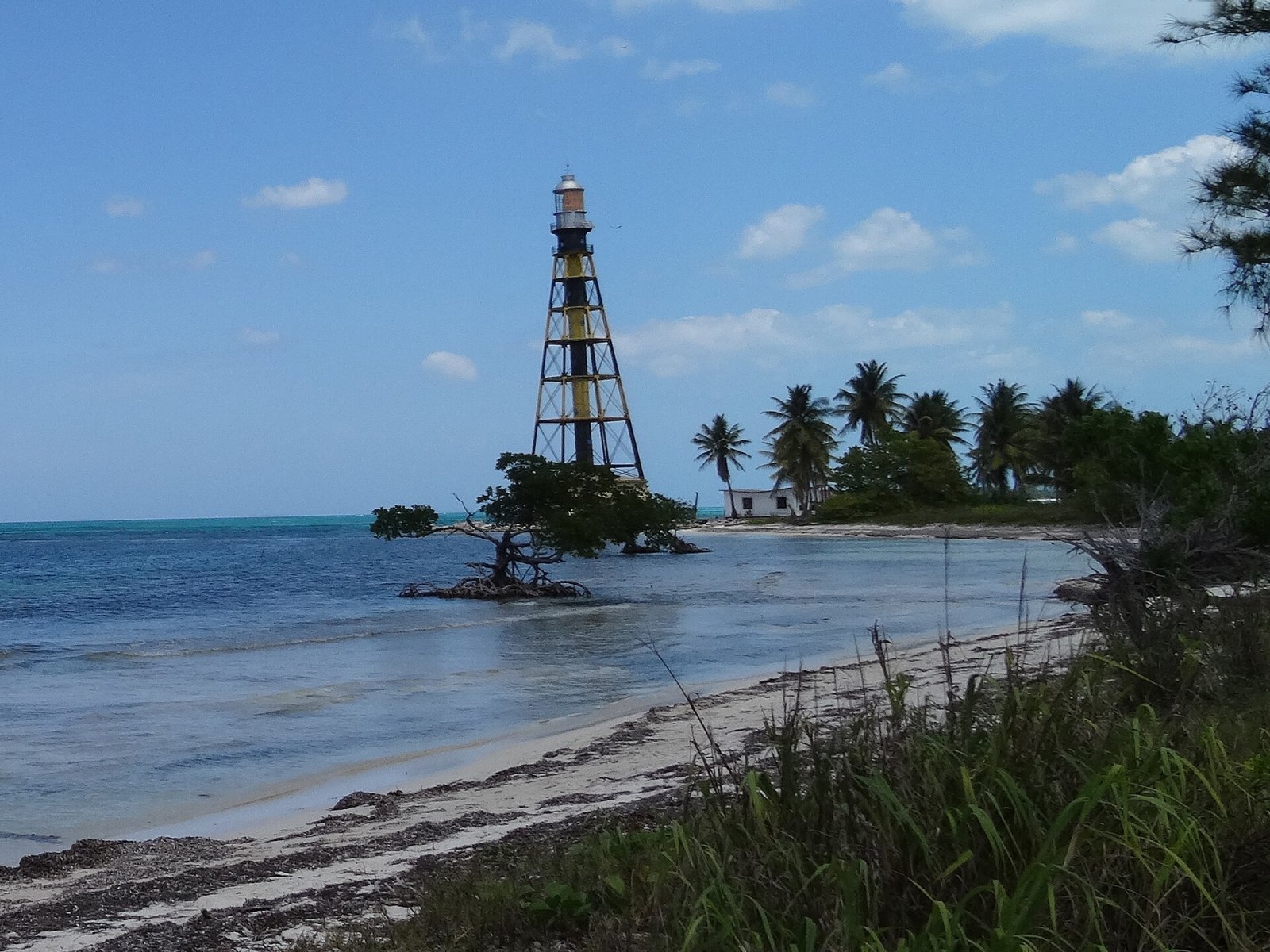 Descubre el Faro de Cayo Jutías: una joya de Cuba - Minas de Matahambre | Secret World Trip Planner