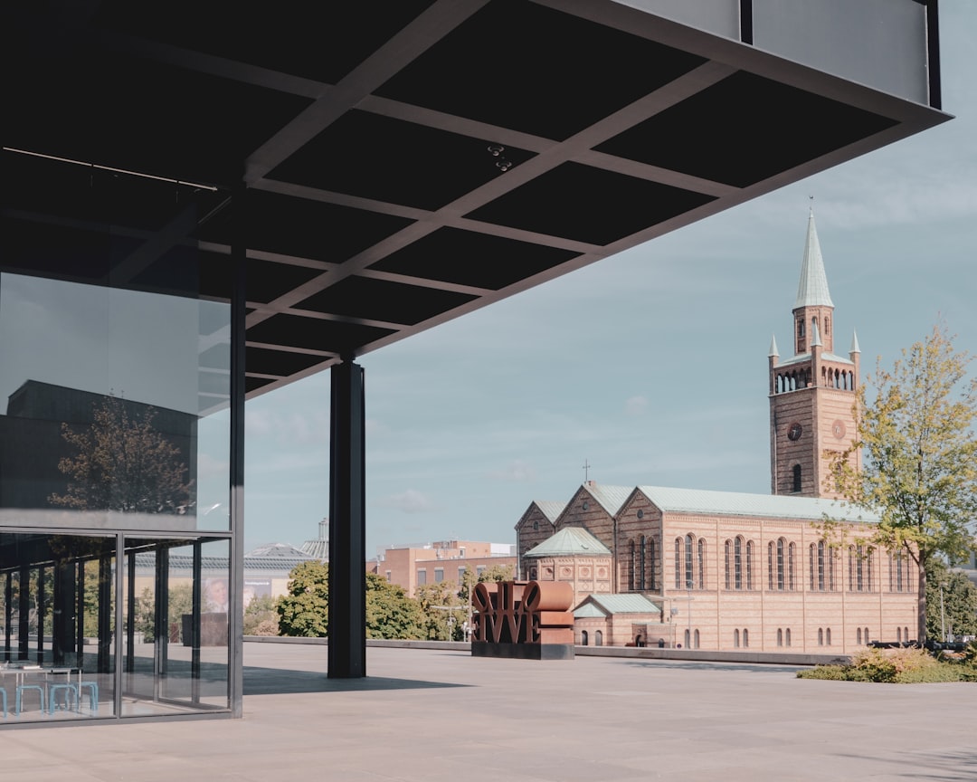 Откройте для себя Новую Национальную галерею в Берлине: жемчужина современного искусства - Berlin | Secret World Trip Planner