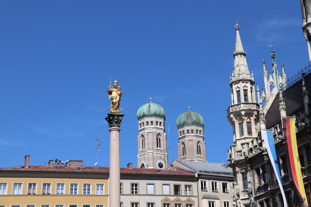Entdecken Sie den Marienplatz: das pulsierende Herz von München - München | Secret World Trip Planner