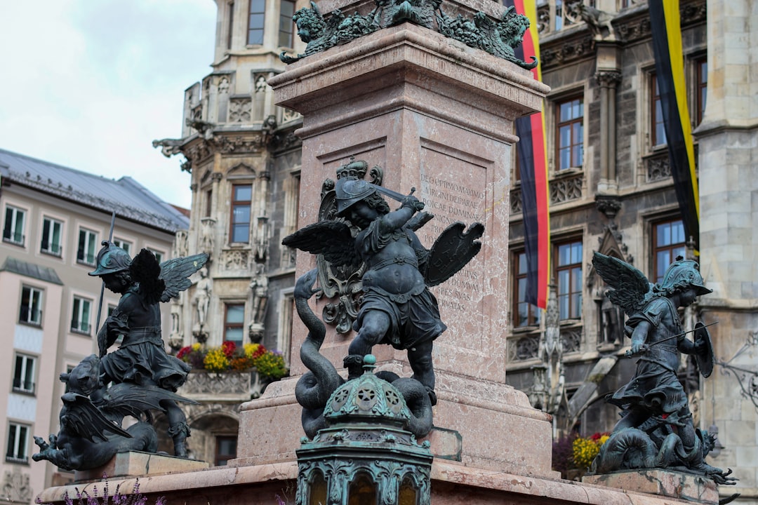 Entdecken Sie den Marienplatz: das pulsierende Herz von München - München | Secret World Trip Planner